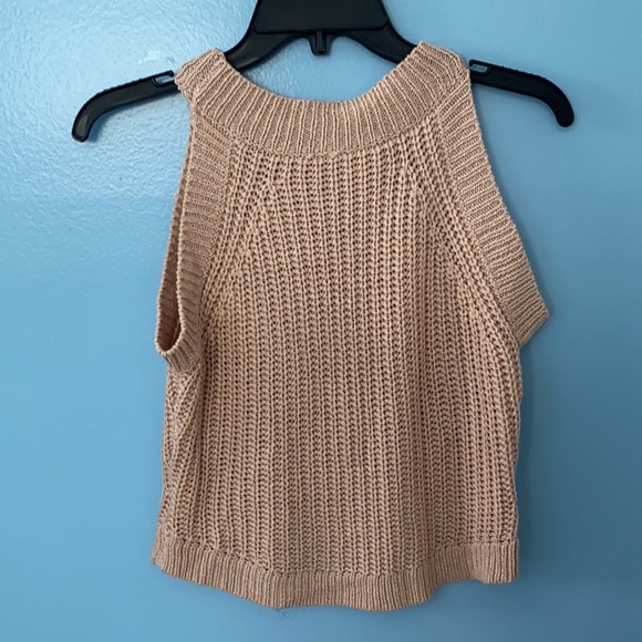 Blush pink crocheted medium sized sleeveless top - Picture 3 of 3